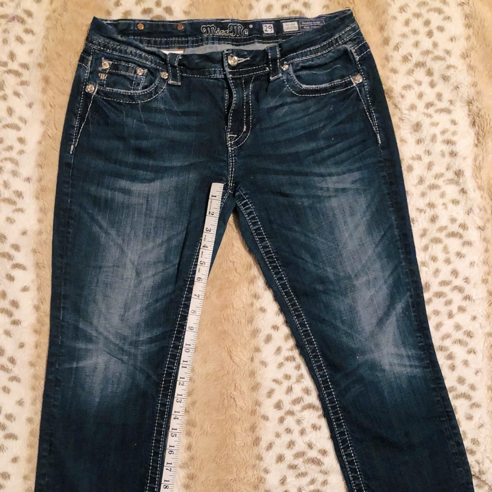 Miss Me; Mid Rise Easy Cropped; Embelished Capri Jean; Like New